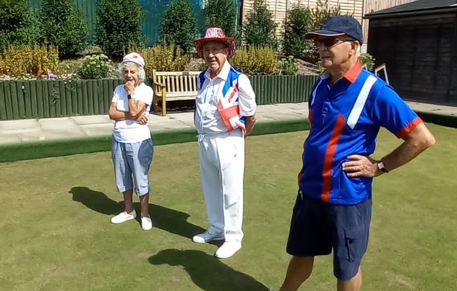 Three wise bowlers